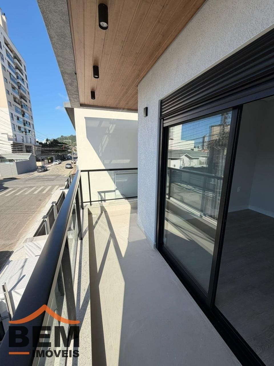 Sobrado à Venda com 3 quartos sendo 3 suítes, 2 vagas no bairro Dom Bosco em Itajai/SC