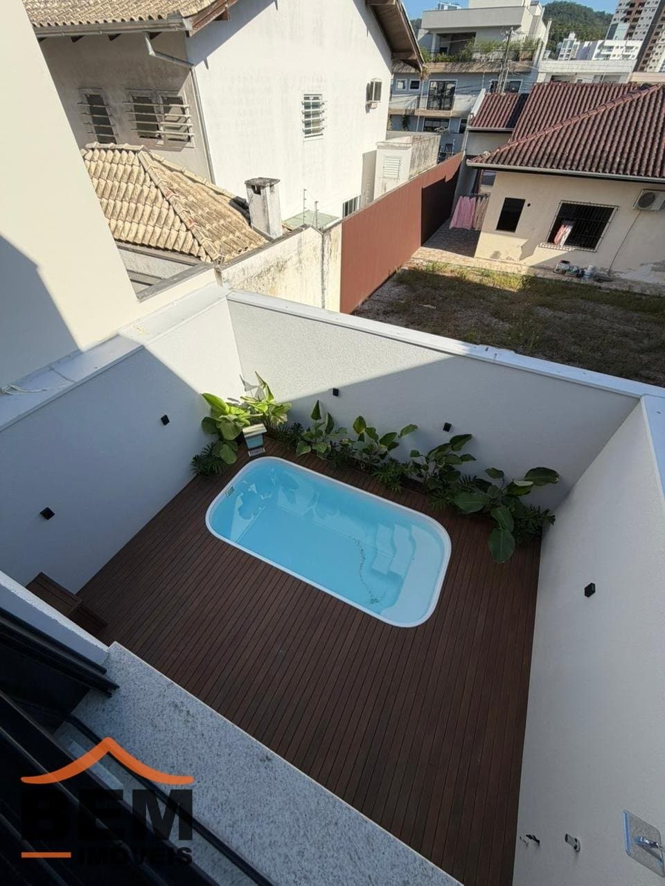 Sobrado à Venda com 3 quartos sendo 3 suítes, 2 vagas no bairro Dom Bosco em Itajai/SC