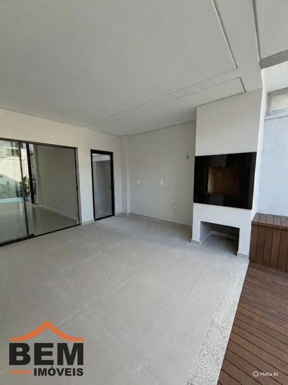 Sobrado à Venda com 3 quartos sendo 3 suítes, 2 vagas no bairro Dom Bosco em Itajai/SC