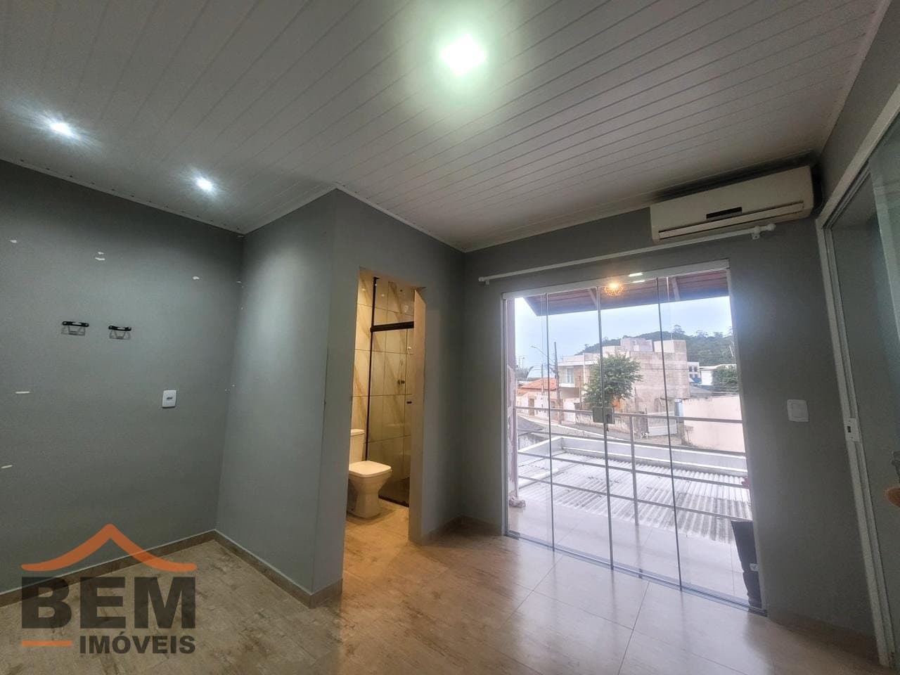 Casa para Locação com 2 suítes, 1 vaga no bairro Ressacada em Itajaí/SC: 08 - SUÍTE 1