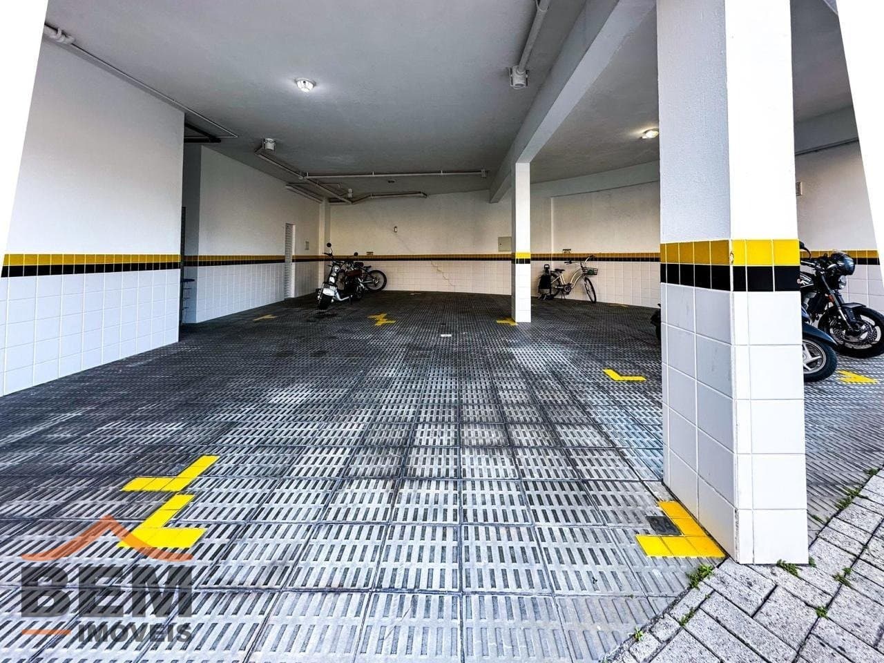 Apartamento para Locação com 3 quartos sendo 3 suítes, 2 vagas no bairro Centro em Itajaí/SC: 27 - ESTACIONAMENTO