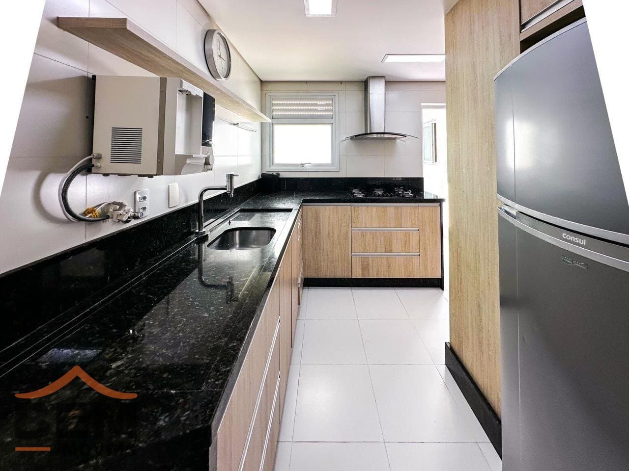 Apartamento para Locação com 3 quartos sendo 3 suítes, 2 vagas no bairro Centro em Itajaí/SC: 6 - COZINHA