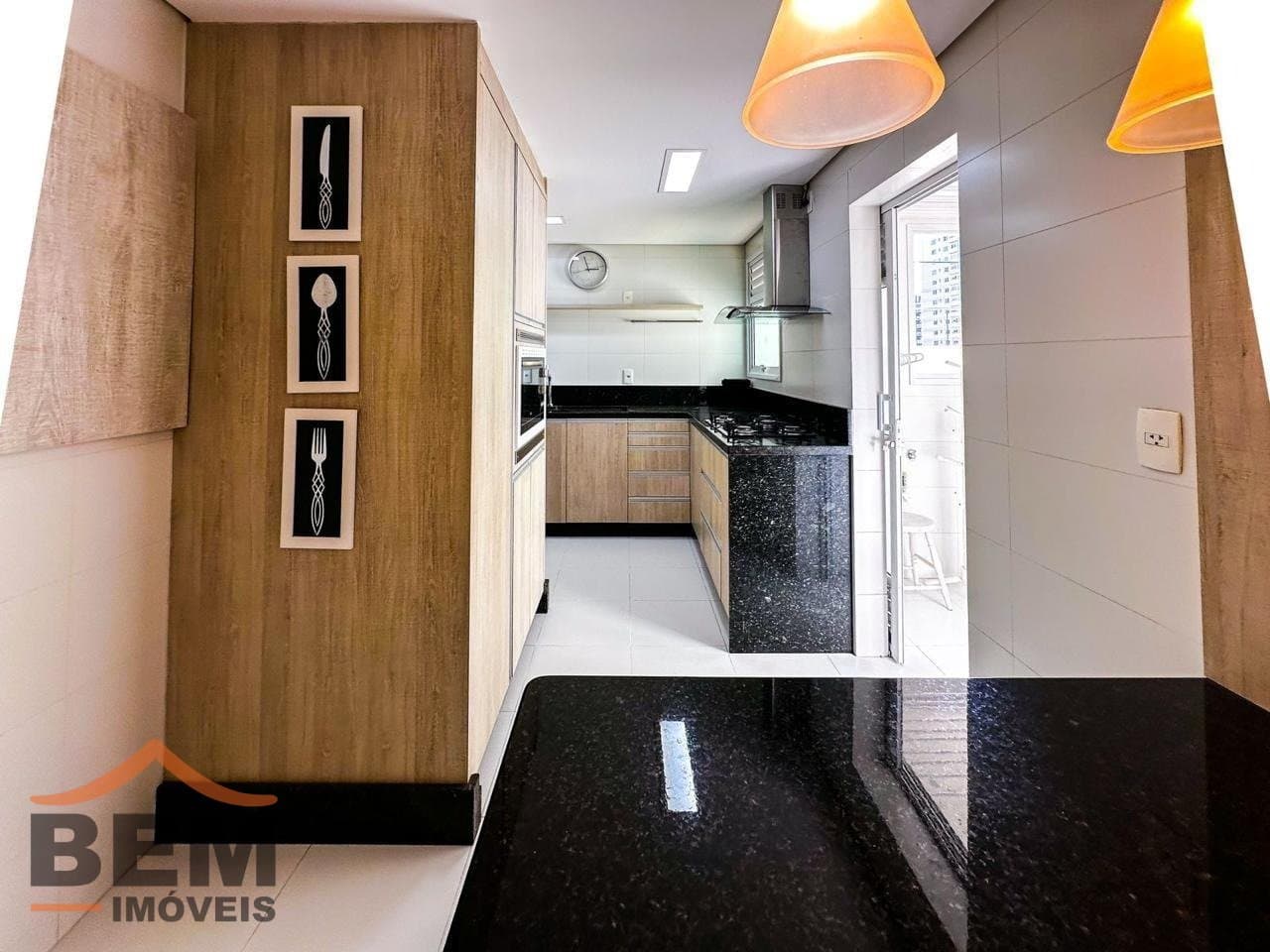 Apartamento para Locação com 3 quartos sendo 3 suítes, 2 vagas no bairro Centro em Itajaí/SC: 8 - COZINHA