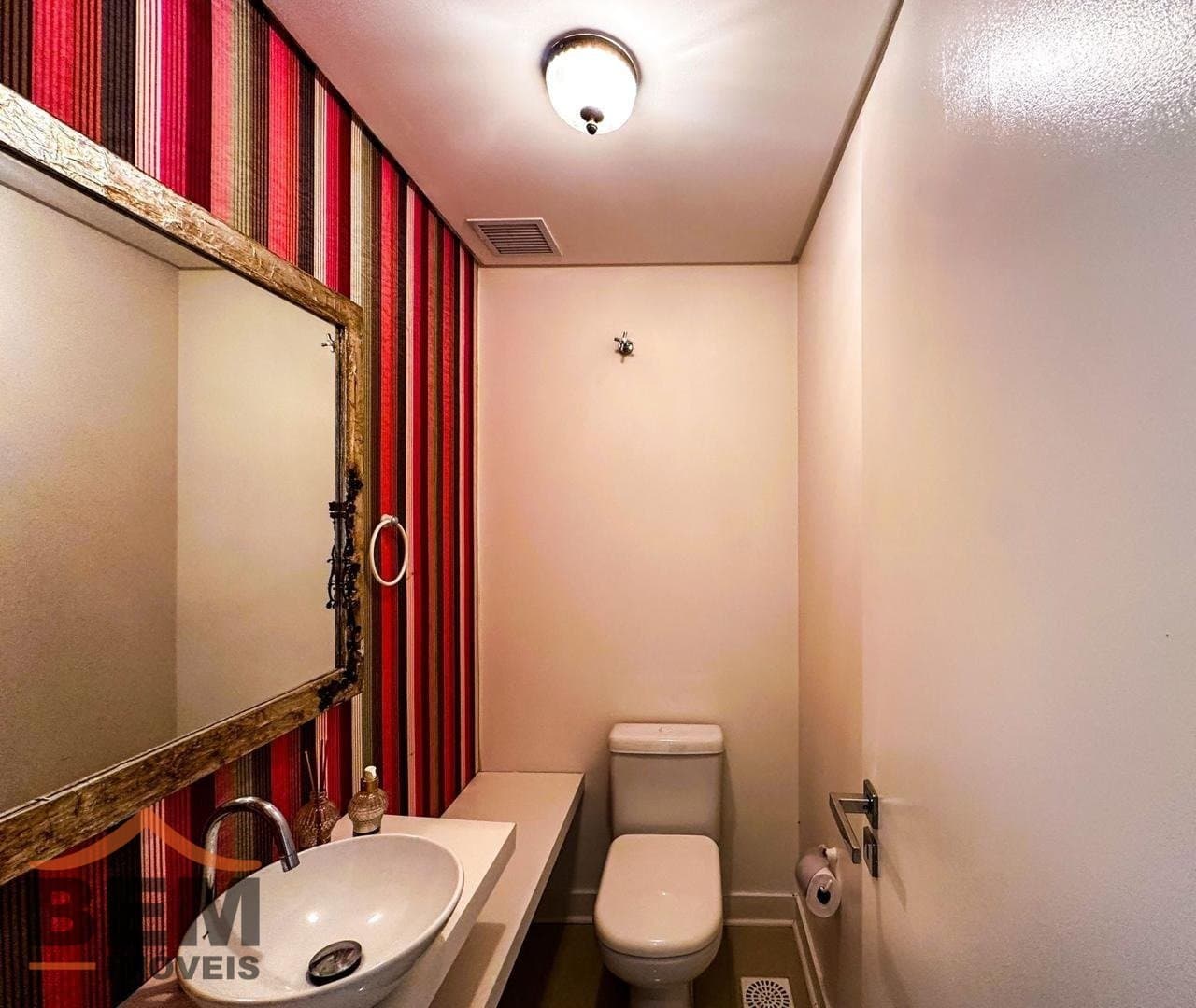 Apartamento para Locação com 3 quartos sendo 3 suítes, 2 vagas no bairro Centro em Itajaí/SC: 11 - LAVABO