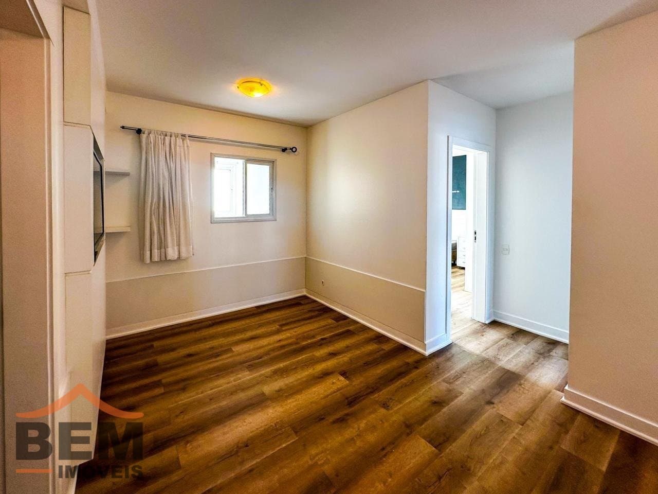 Apartamento para Locação com 3 quartos sendo 3 suítes, 2 vagas no bairro Centro em Itajaí/SC: 23 - SALA DE TV