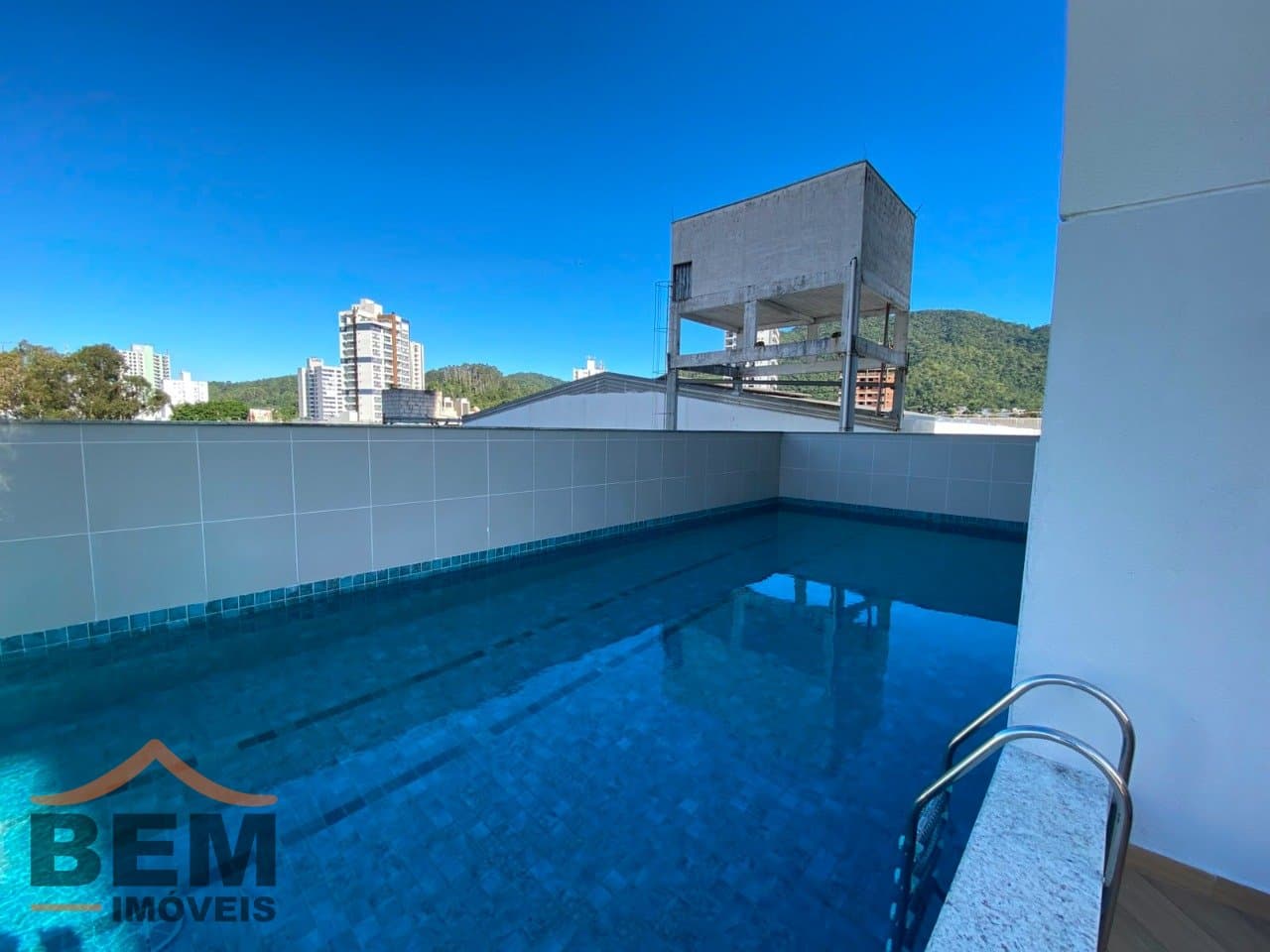 Apartamento à Venda com 2 quartos sendo 1 suíte, 1 vaga no bairro Fazenda em Itajaí/SC