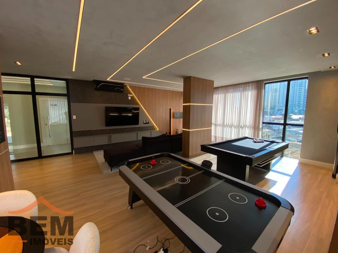Apartamento à Venda com 2 quartos sendo 1 suíte, 1 vaga no bairro Fazenda em Itajaí/SC