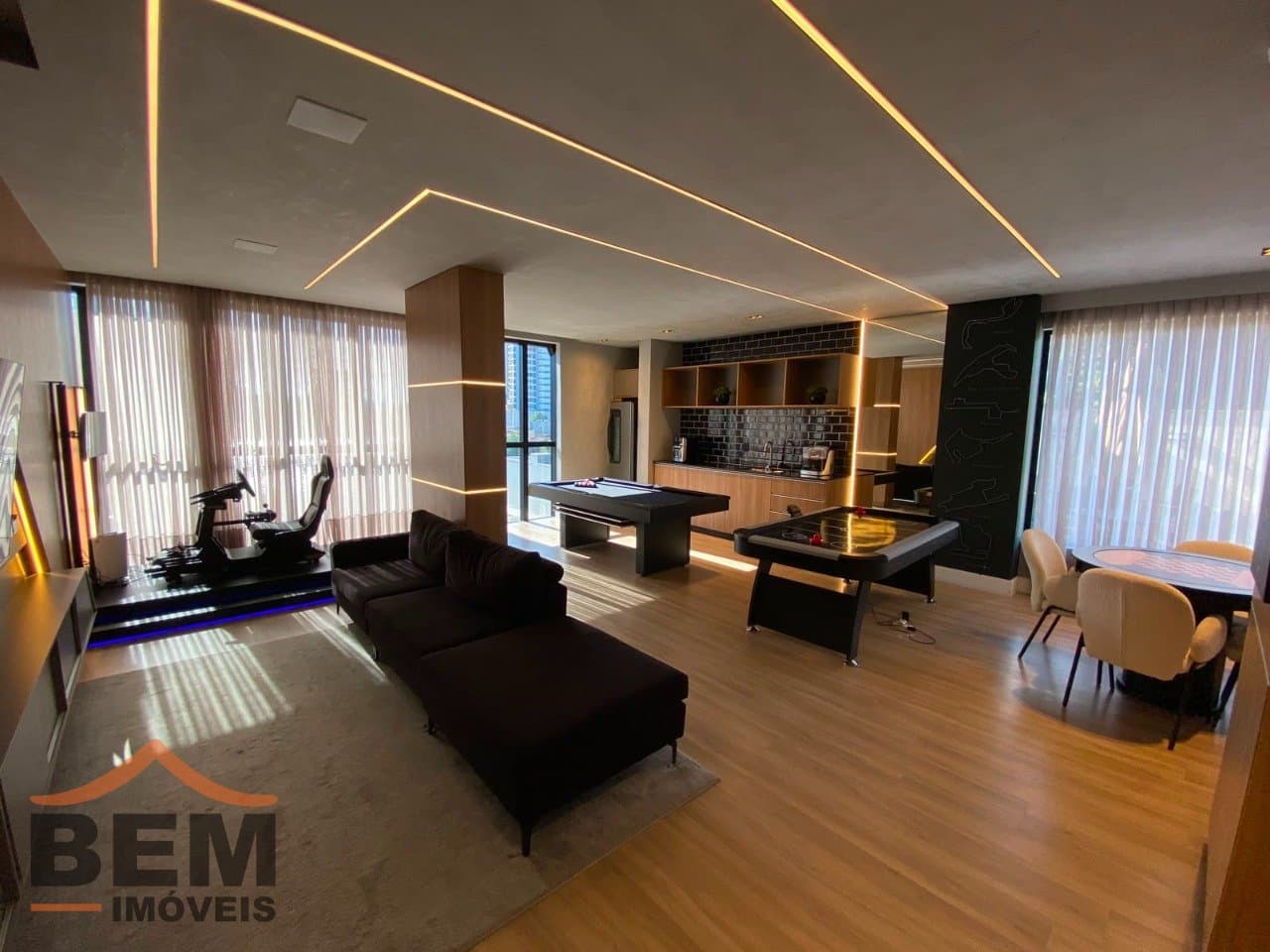Apartamento à Venda com 2 quartos sendo 1 suíte, 1 vaga no bairro Fazenda em Itajaí/SC