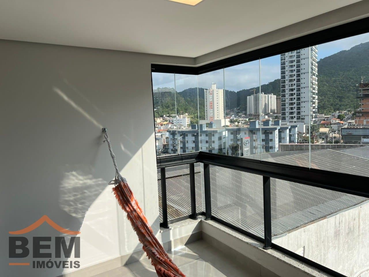 Apartamento à Venda com 2 quartos sendo 1 suíte, 1 vaga no bairro Fazenda em Itajaí/SC