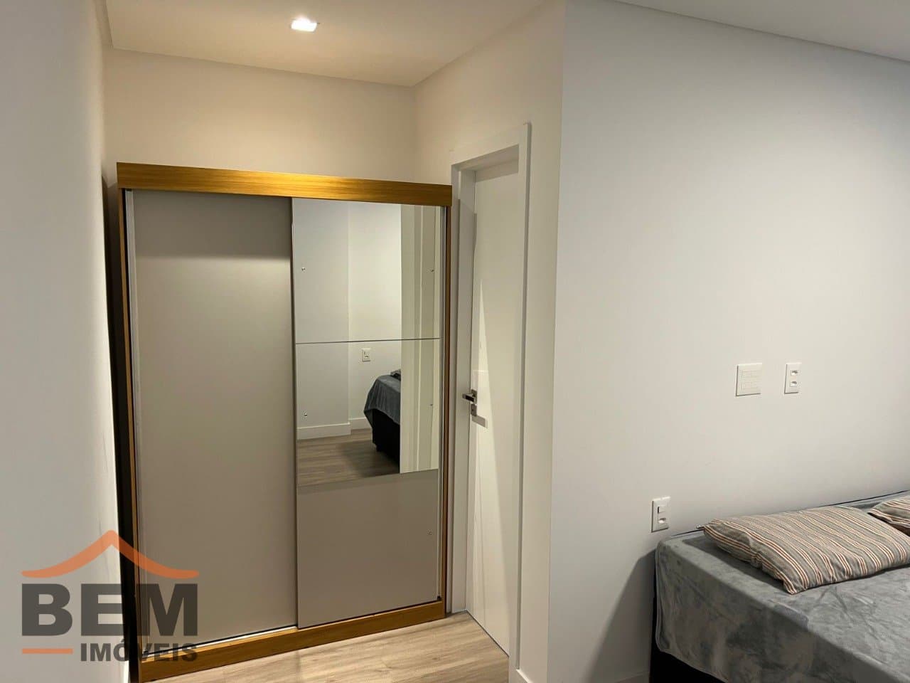 Apartamento à Venda com 2 quartos sendo 1 suíte, 1 vaga no bairro Fazenda em Itajaí/SC