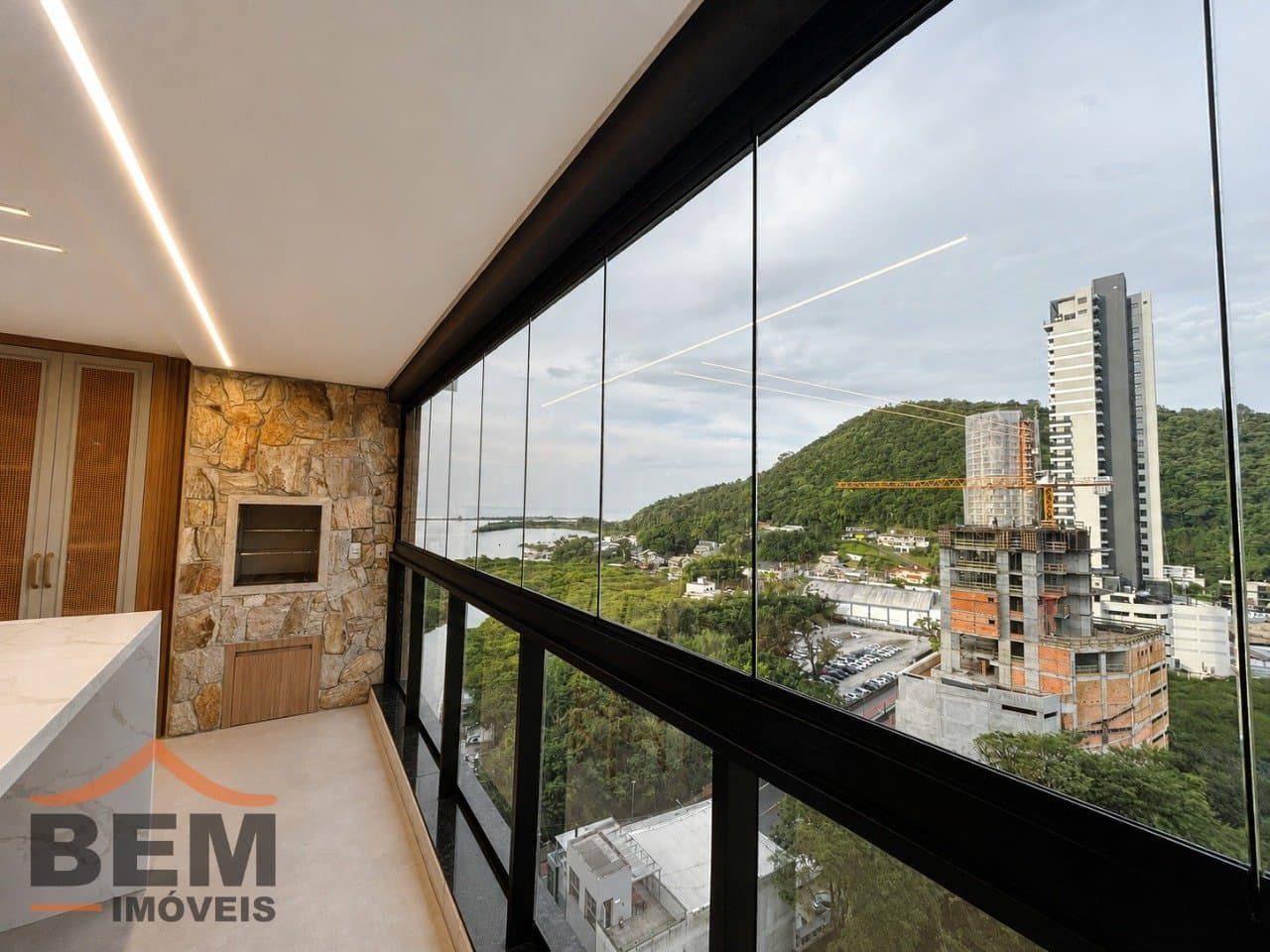 Apartamento à Venda com 3 quartos sendo 1 suíte, 2 vagas no bairro Fazenda em Itajaí/SC