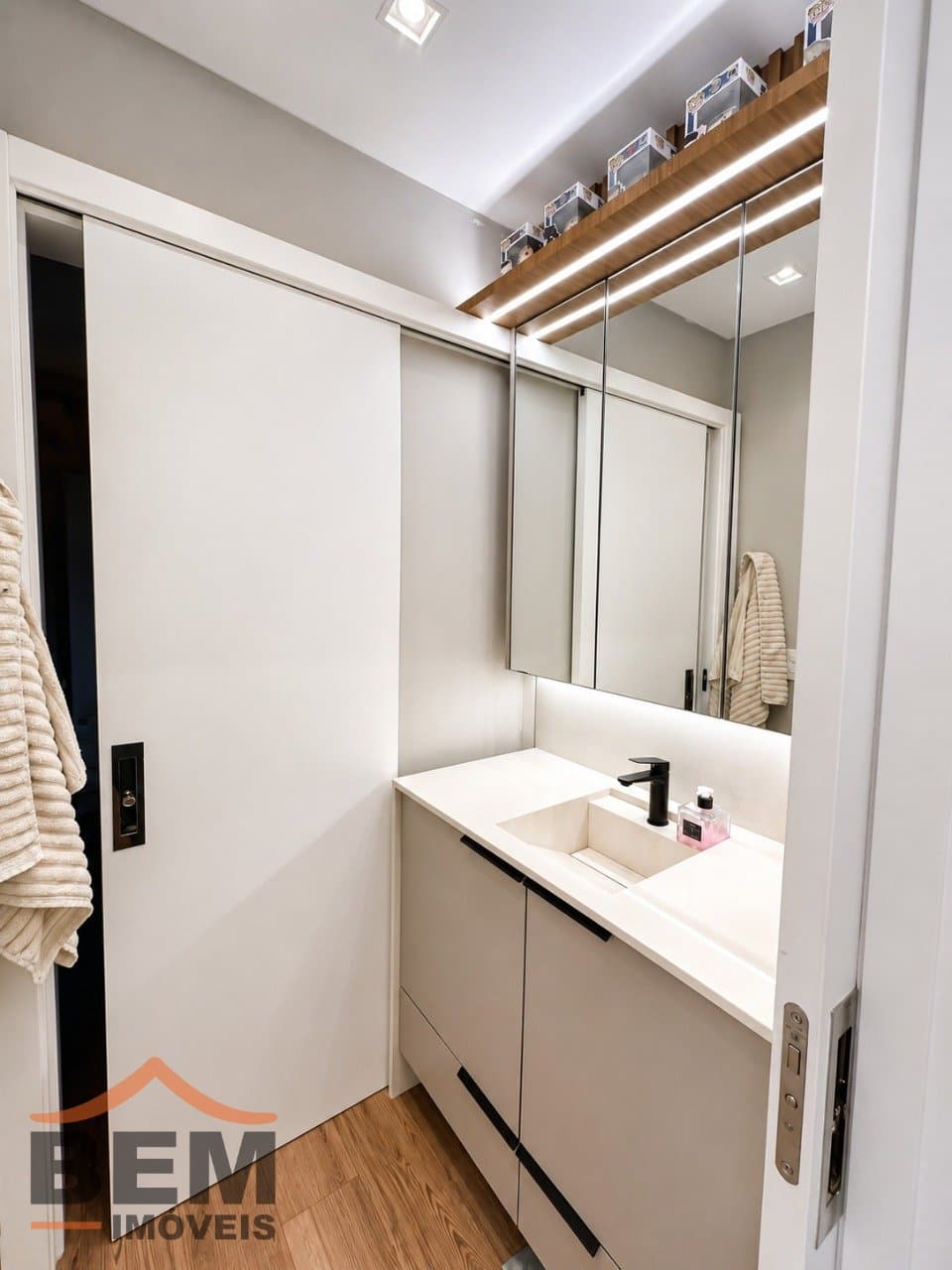 Apartamento à Venda com 3 quartos sendo 1 suíte, 2 vagas no bairro Fazenda em Itajaí/SC