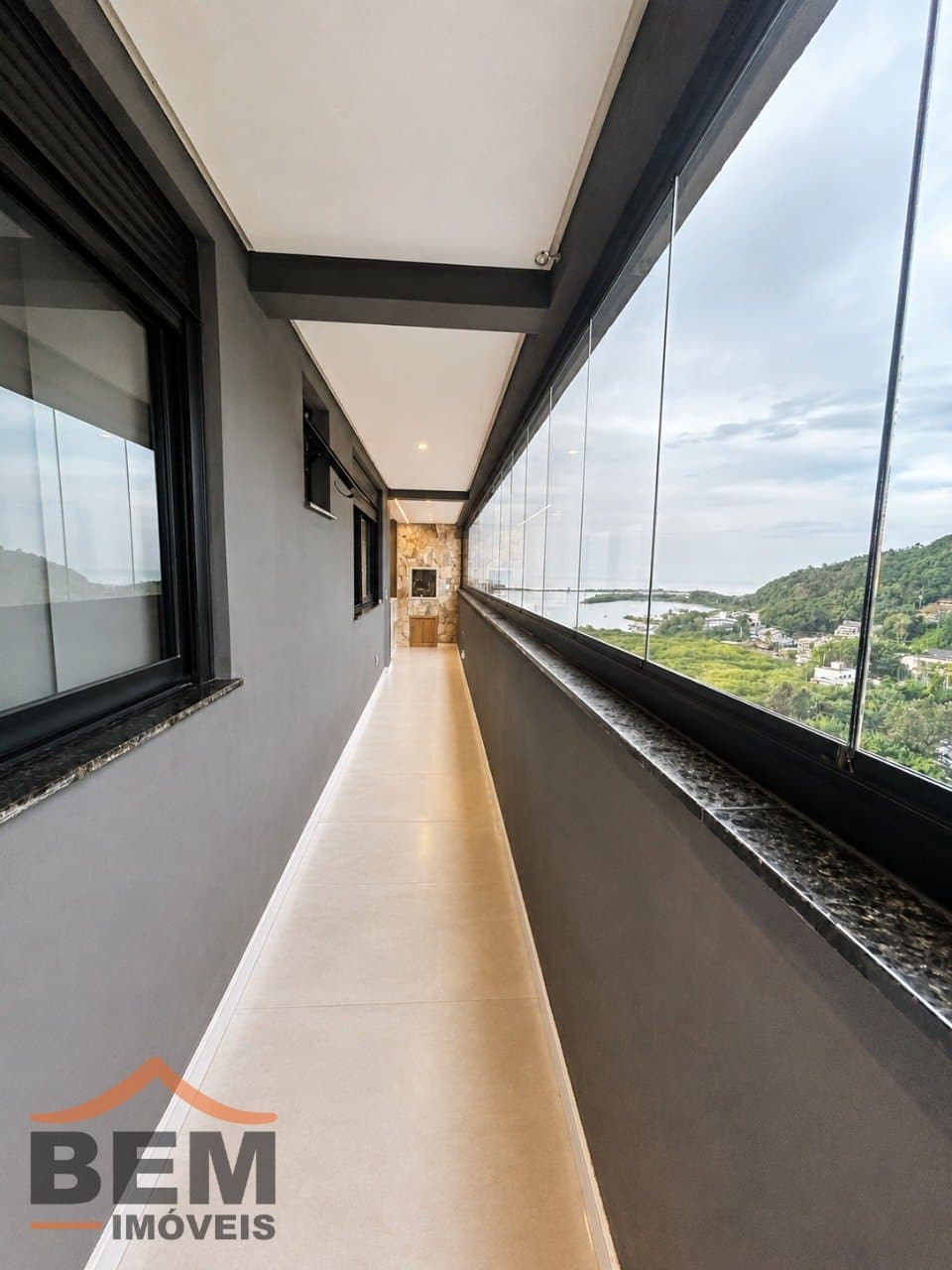Apartamento à Venda com 3 quartos sendo 1 suíte, 2 vagas no bairro Fazenda em Itajaí/SC