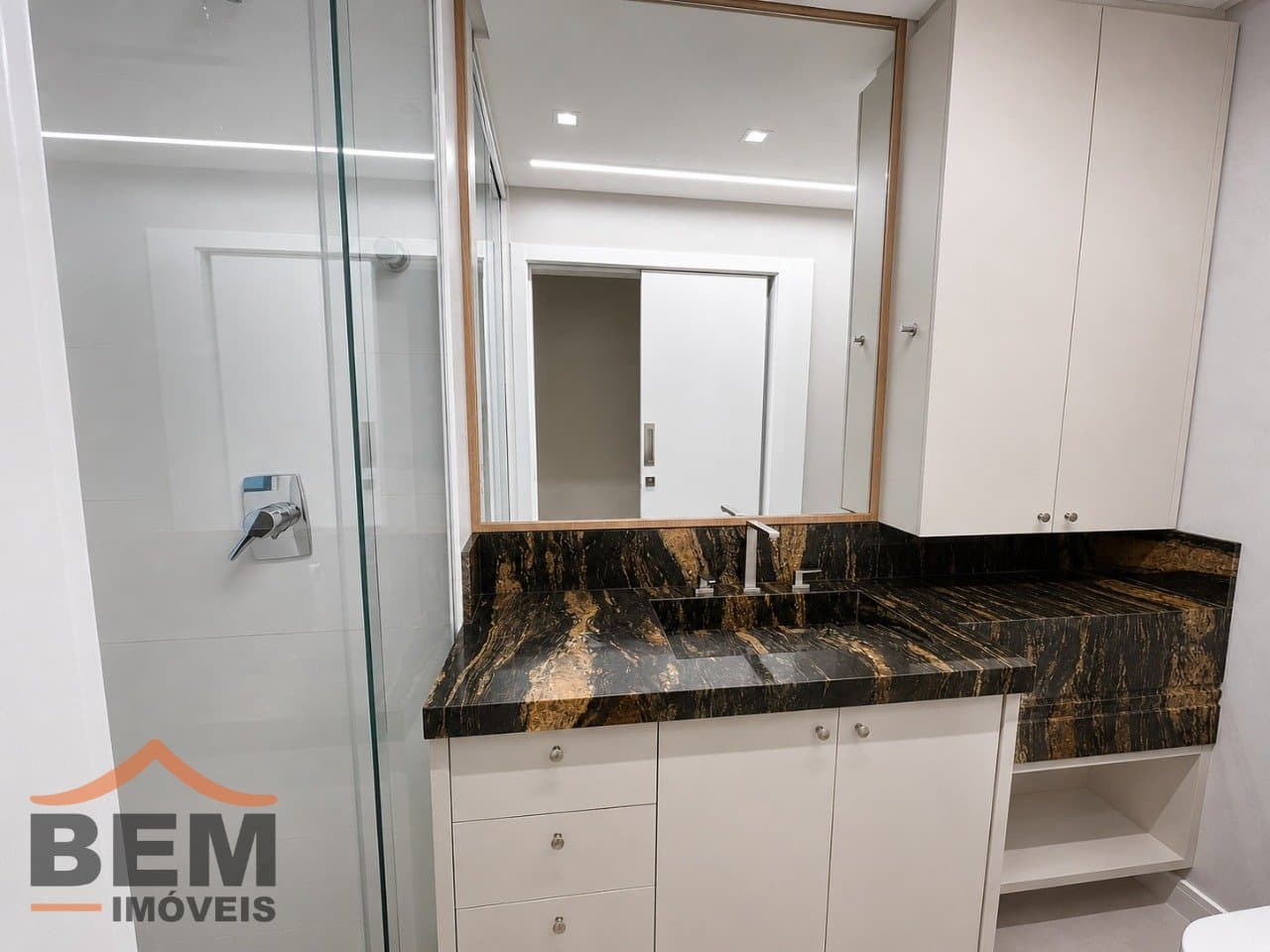 Apartamento à Venda com 3 quartos sendo 1 suíte, 2 vagas no bairro Fazenda em Itajaí/SC