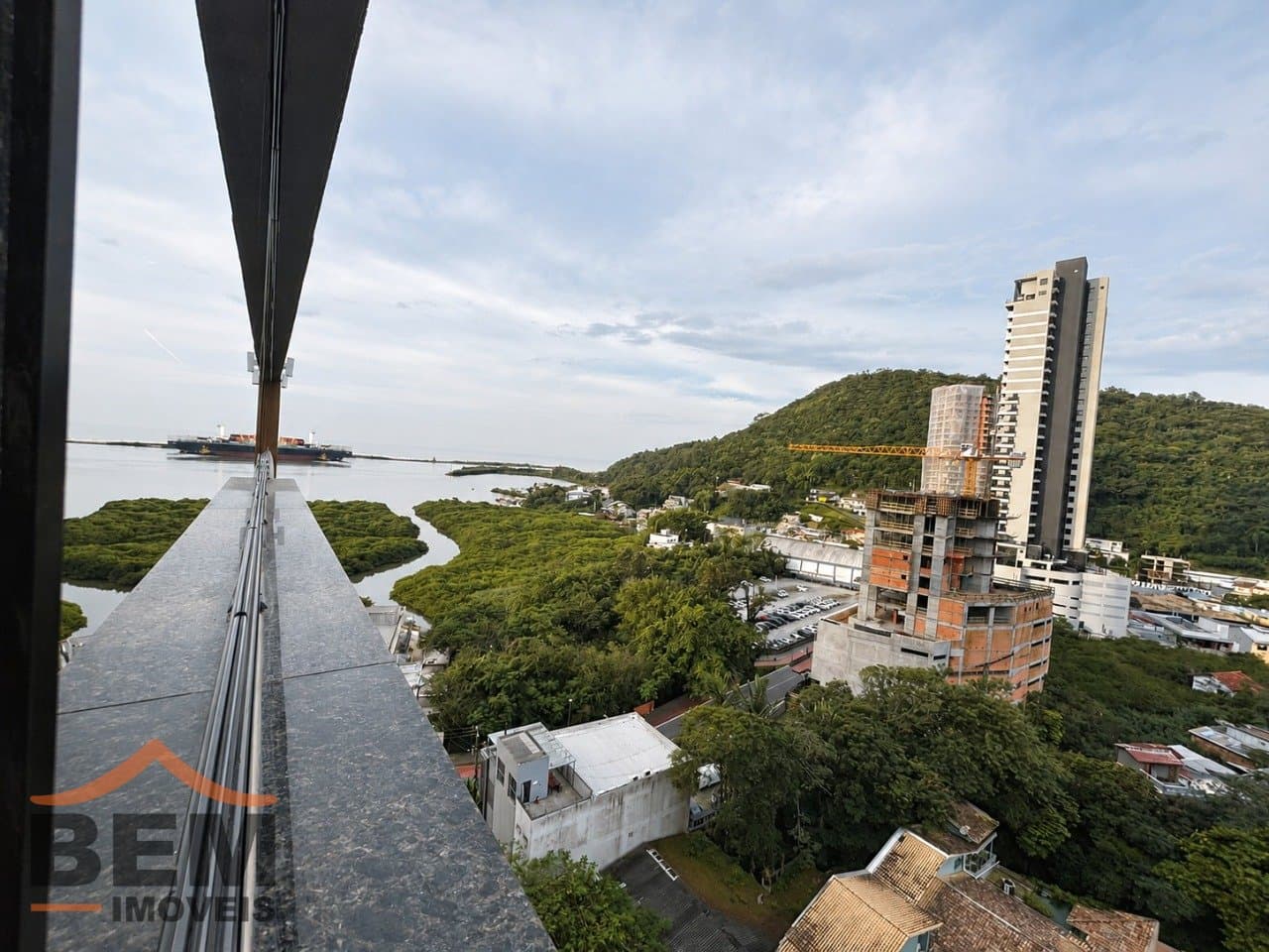Apartamento à Venda com 3 quartos sendo 1 suíte, 2 vagas no bairro Fazenda em Itajaí/SC