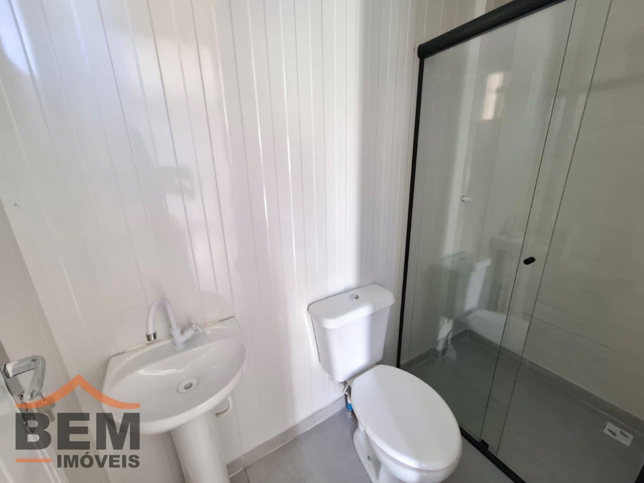 Kitnet para Locação com 1 quarto no bairro Espinheiros em Itajaí/SC: 9 - BANHEIRO