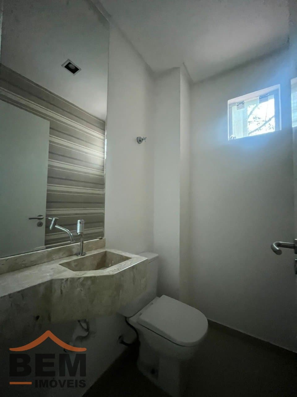 Apartamento para Locação com 3 quartos sendo 3 suítes, 2 vagas no bairro Cabeçudas em Itajaí/SC: 09 - LAVABO