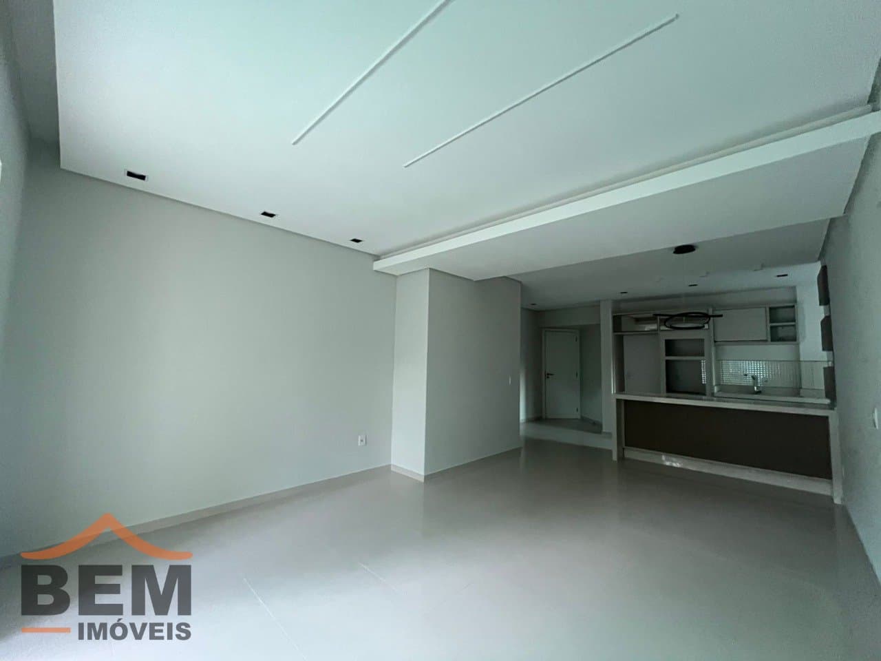 Apartamento para Locação com 3 quartos sendo 3 suítes, 2 vagas no bairro Cabeçudas em Itajaí/SC: 12 - SALA DE ESTAR