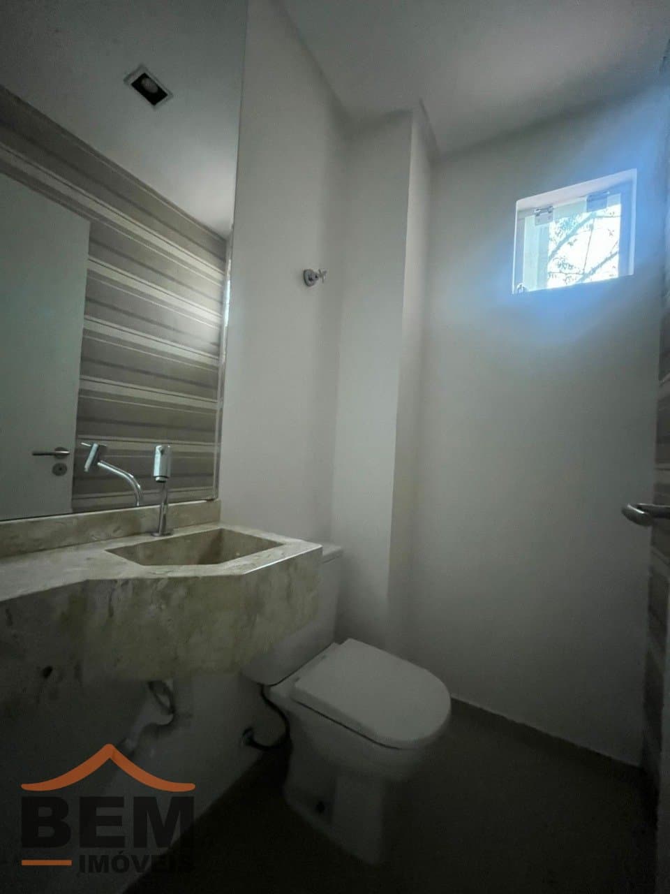 Apartamento para Locação com 3 quartos sendo 3 suítes, 2 vagas no bairro Cabeçudas em Itajaí/SC: 22 - LAVABO