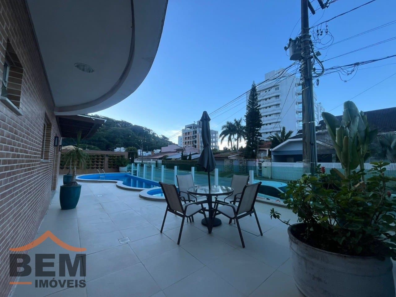 Apartamento para Locação com 3 quartos sendo 3 suítes, 2 vagas no bairro Cabeçudas em Itajaí/SC: 23 - PISCINA