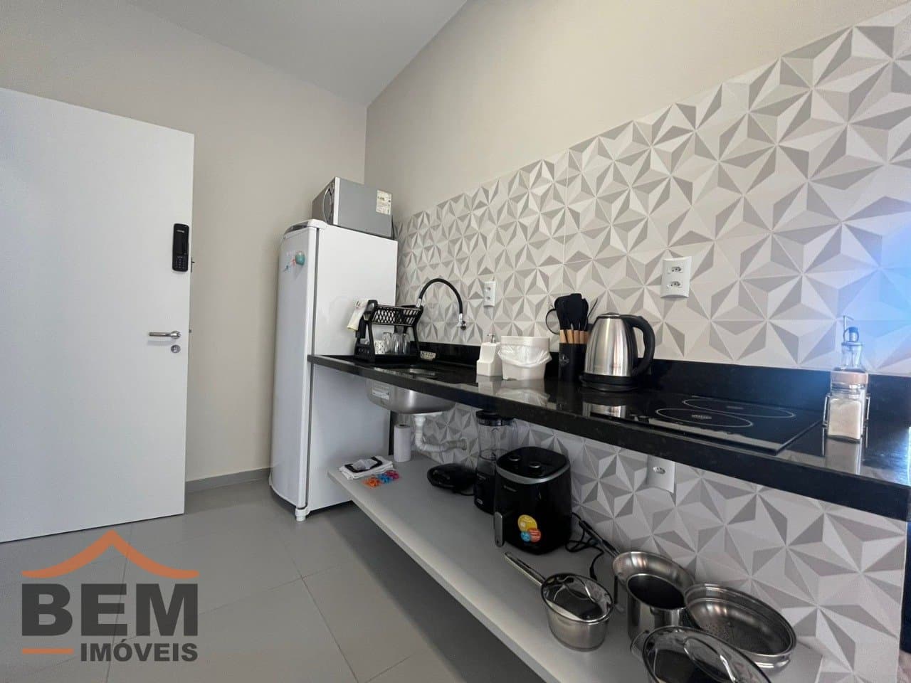 Kitnet para Locação com 1 quarto no bairro Portal 2 em Itajaí/SC: 06 - COZINHA