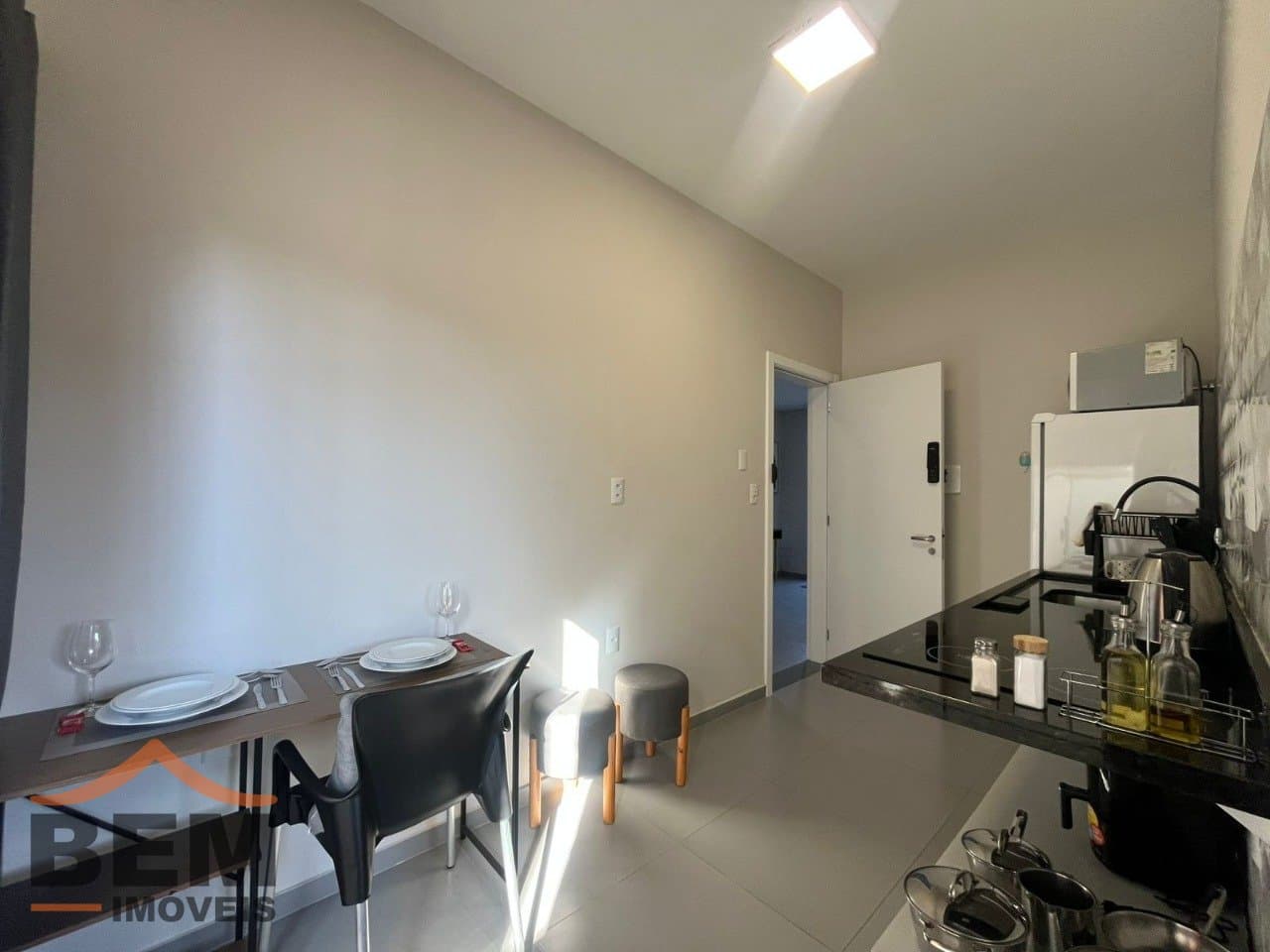 Kitnet para Locação com 1 quarto no bairro Portal 2 em Itajaí/SC: 07 - COZINHA