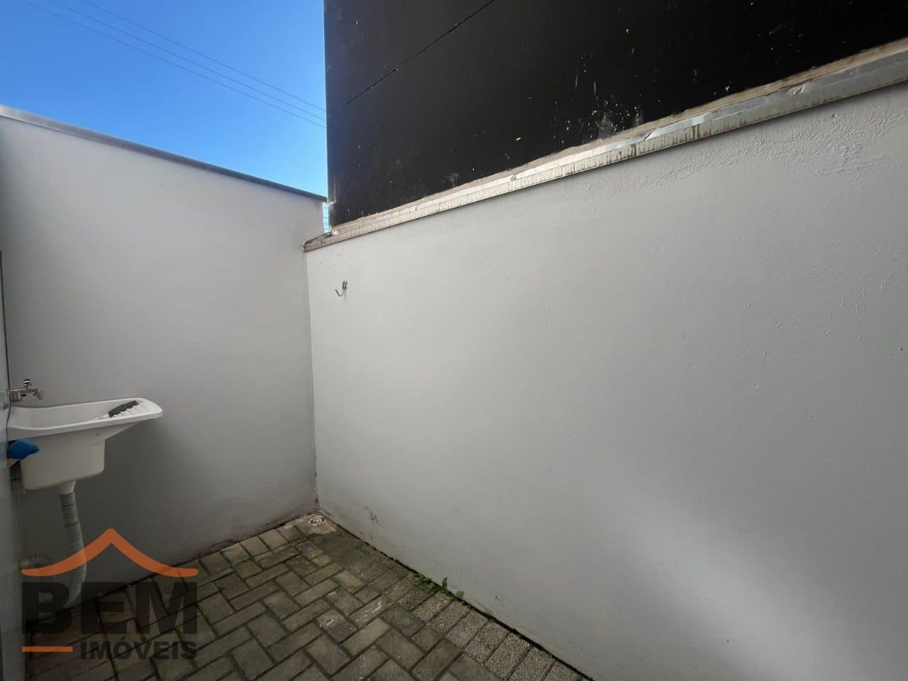 Kitnet para Locação com 1 quarto no bairro Portal 2 em Itajaí/SC: 11 - ÁREA DE SERVIÇO