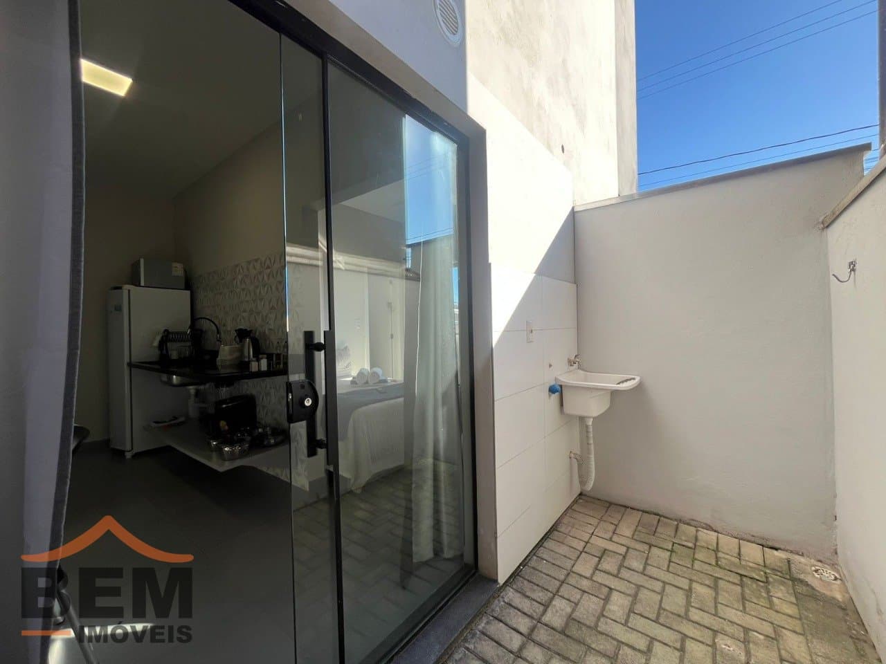 Kitnet para Locação com 1 quarto no bairro Portal 2 em Itajaí/SC: 12 - ÁREA DE SERVIÇO