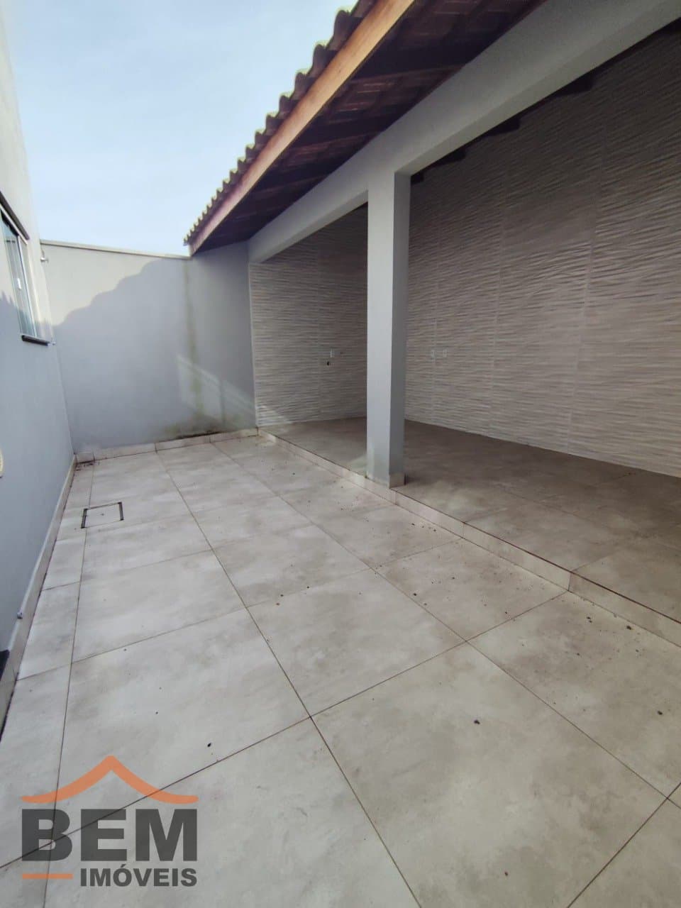 Sobrado à Venda com 3 quartos sendo 1 suíte, 2 vagas no bairro São João em Itajai/SC