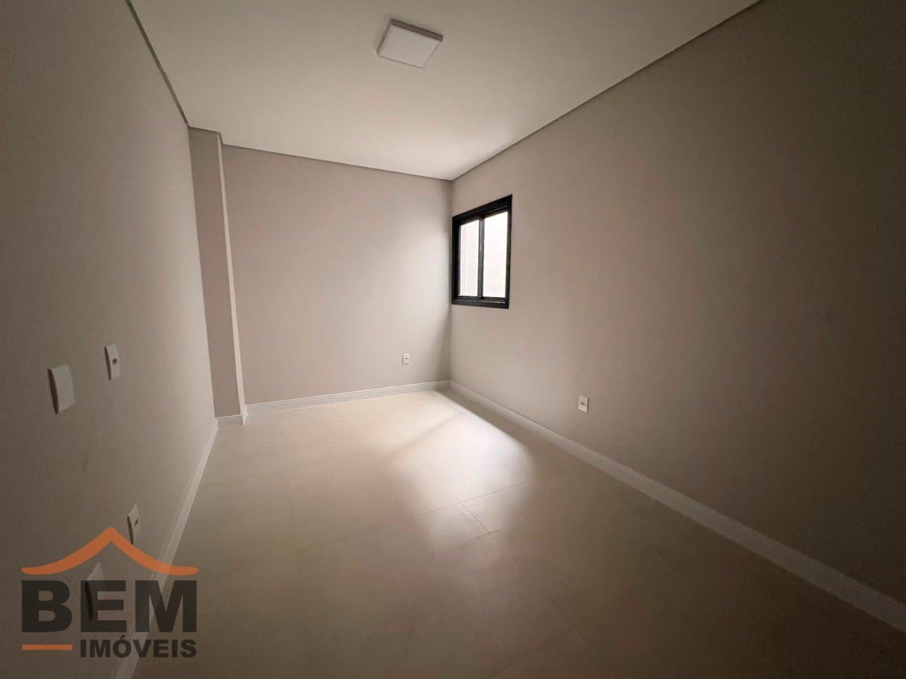 Apartamento para Locação com 3 quartos sendo 1 suíte, 1 vaga no bairro Dom Bosco em Itajaí/SC: 14 - DORMITÓRIO 02