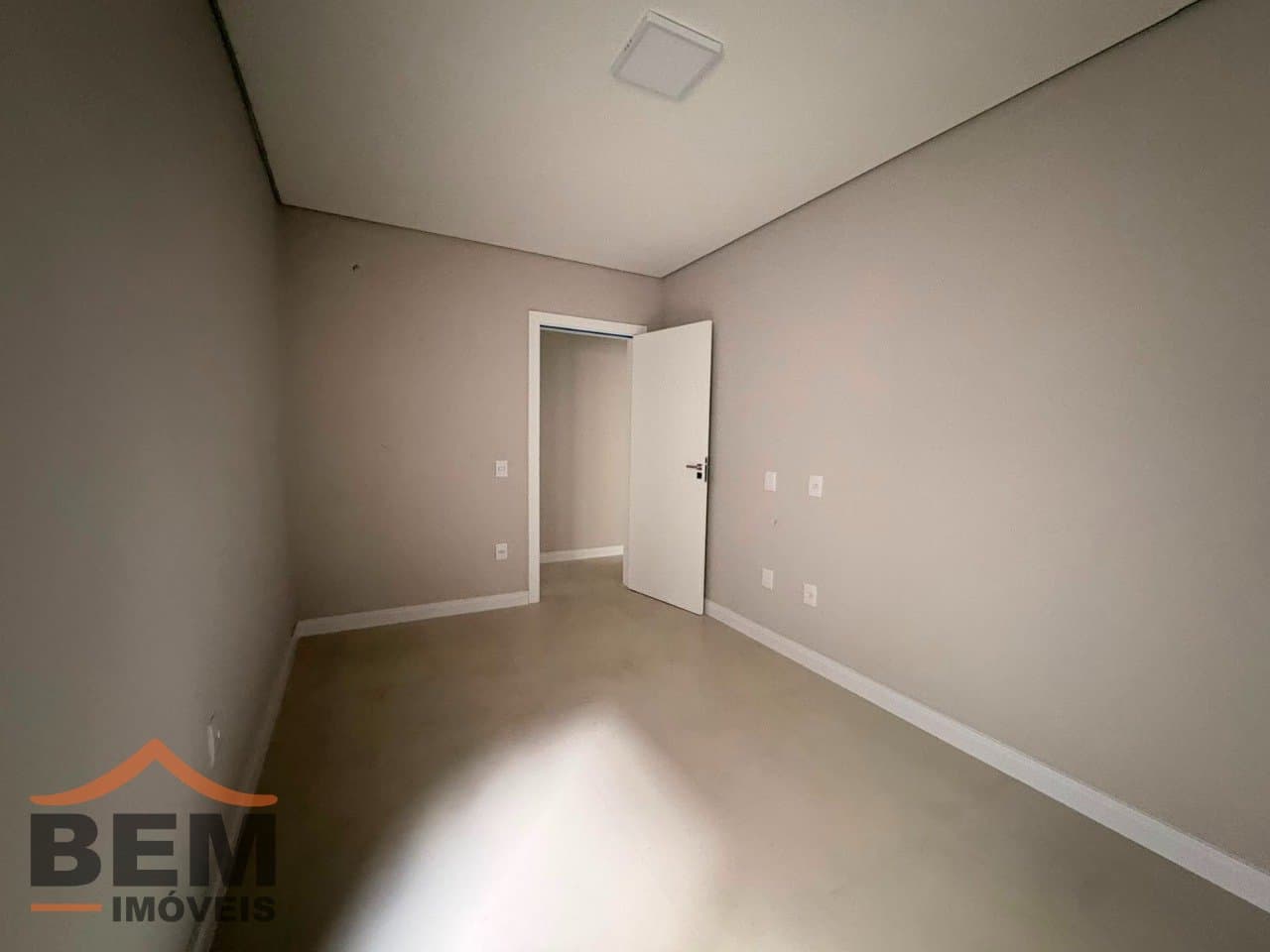 Apartamento para Locação com 3 quartos sendo 1 suíte, 1 vaga no bairro Dom Bosco em Itajaí/SC: 15 - DORMITÓRIO 02