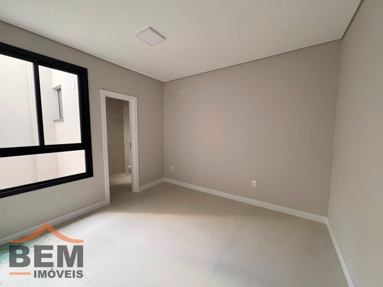 Apartamento para Locação com 3 quartos sendo 1 suíte, 1 vaga no bairro Dom Bosco em Itajaí/SC: 8 - DORMITÓRIO SUÍTE