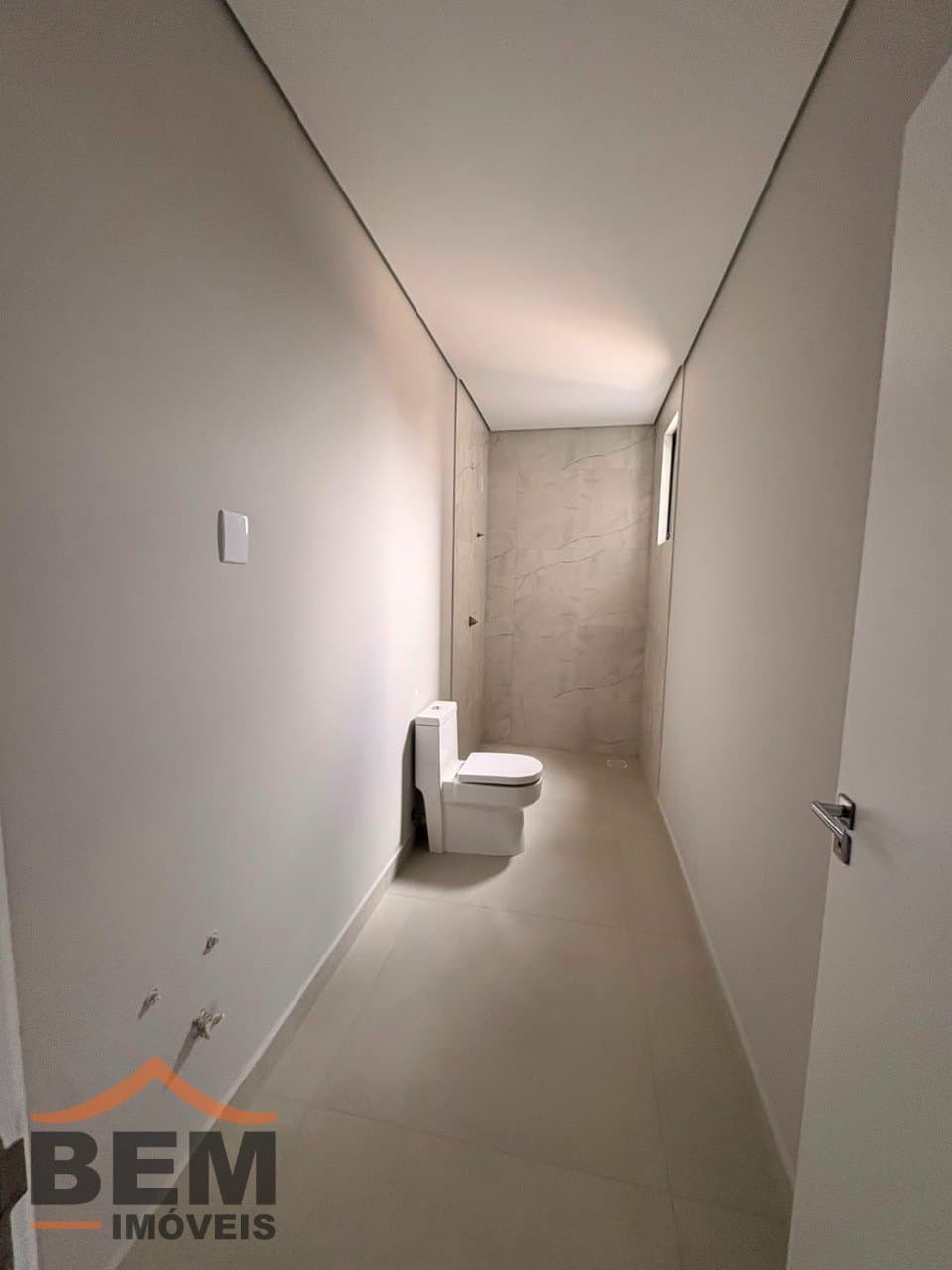 Apartamento Duplex para Locação com 3 quartos sendo 1 suíte, 1 vaga no bairro Dom Bosco em Itajaí/SC: 7 - BANHEIRO SOCIAL