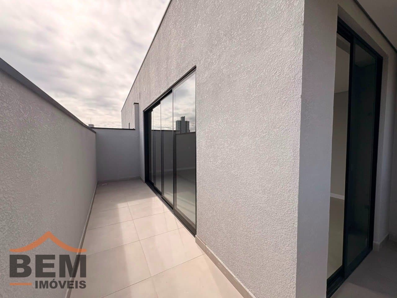 Apartamento Duplex para Locação com 3 quartos sendo 1 suíte, 1 vaga no bairro Dom Bosco em Itajaí/SC: 15 - SACADA
