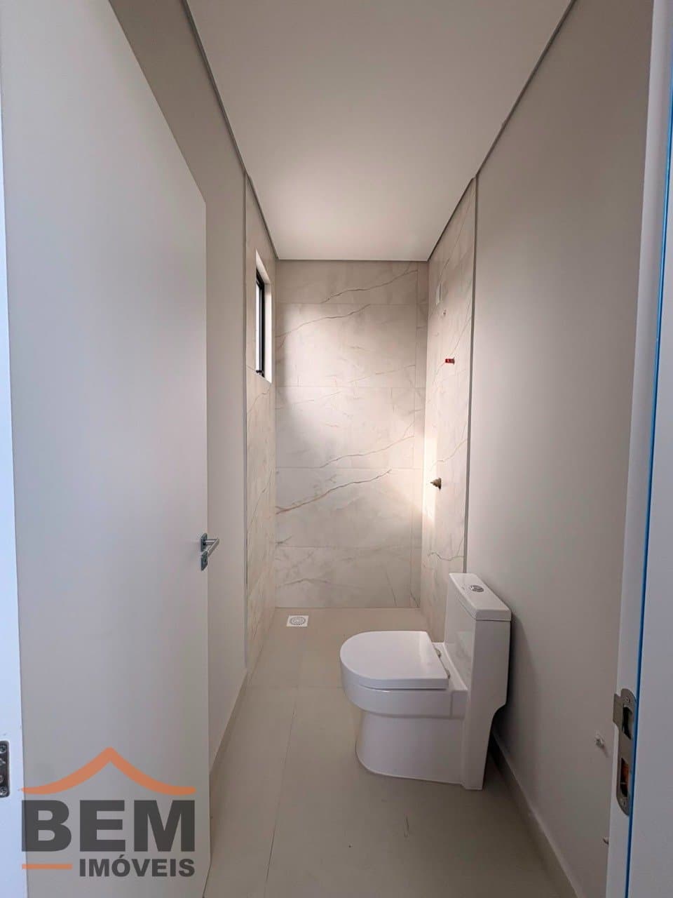 Apartamento Duplex para Locação com 3 quartos sendo 1 suíte, 1 vaga no bairro Dom Bosco em Itajaí/SC: 18 - BANHEIRO SUÍTE