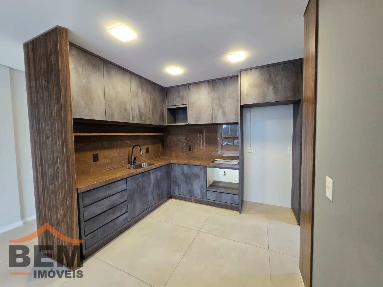 Apartamento para Locação com 1 quarto sendo 1 suíte, 1 vaga no bairro Fazenda em Itajaí/SC