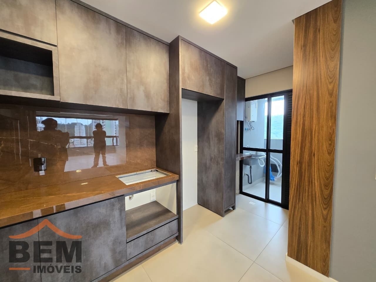 Apartamento para Locação com 1 quarto sendo 1 suíte, 1 vaga no bairro Fazenda em Itajaí/SC