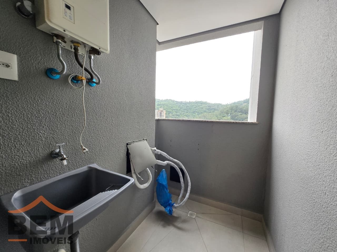 Apartamento para Locação com 1 quarto sendo 1 suíte, 1 vaga no bairro Fazenda em Itajaí/SC