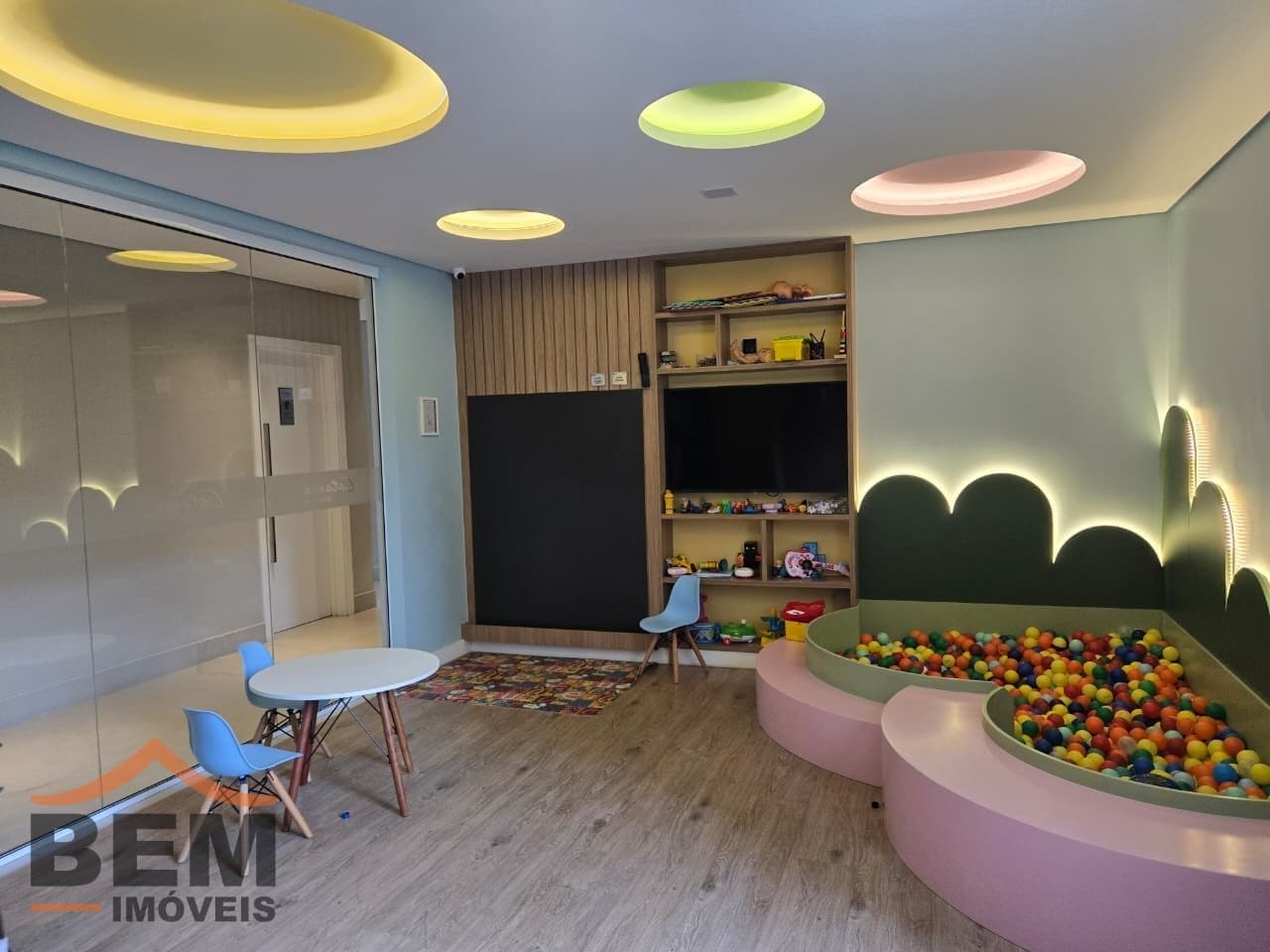 Apartamento para Locação com 1 quarto sendo 1 suíte, 1 vaga no bairro Fazenda em Itajaí/SC