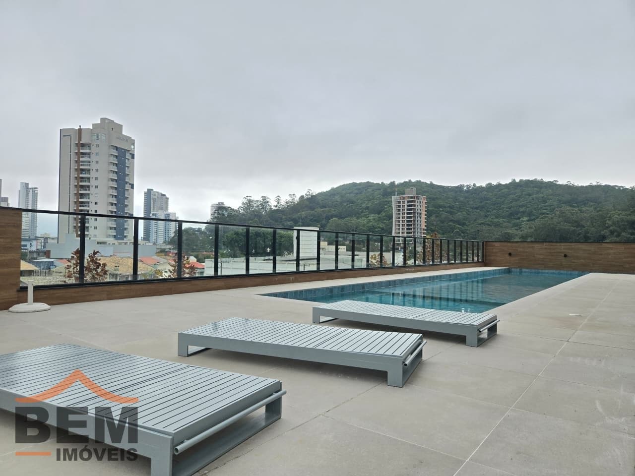 Apartamento para Locação com 1 quarto sendo 1 suíte, 1 vaga no bairro Fazenda em Itajaí/SC