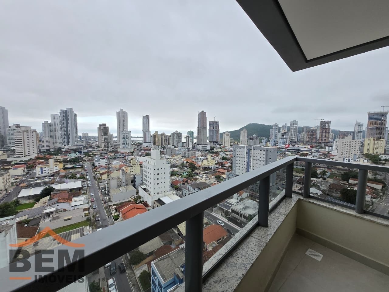 Apartamento à Venda com 2 quartos sendo 1 suíte, 1 vaga no bairro Fazenda em Itajaí/SC