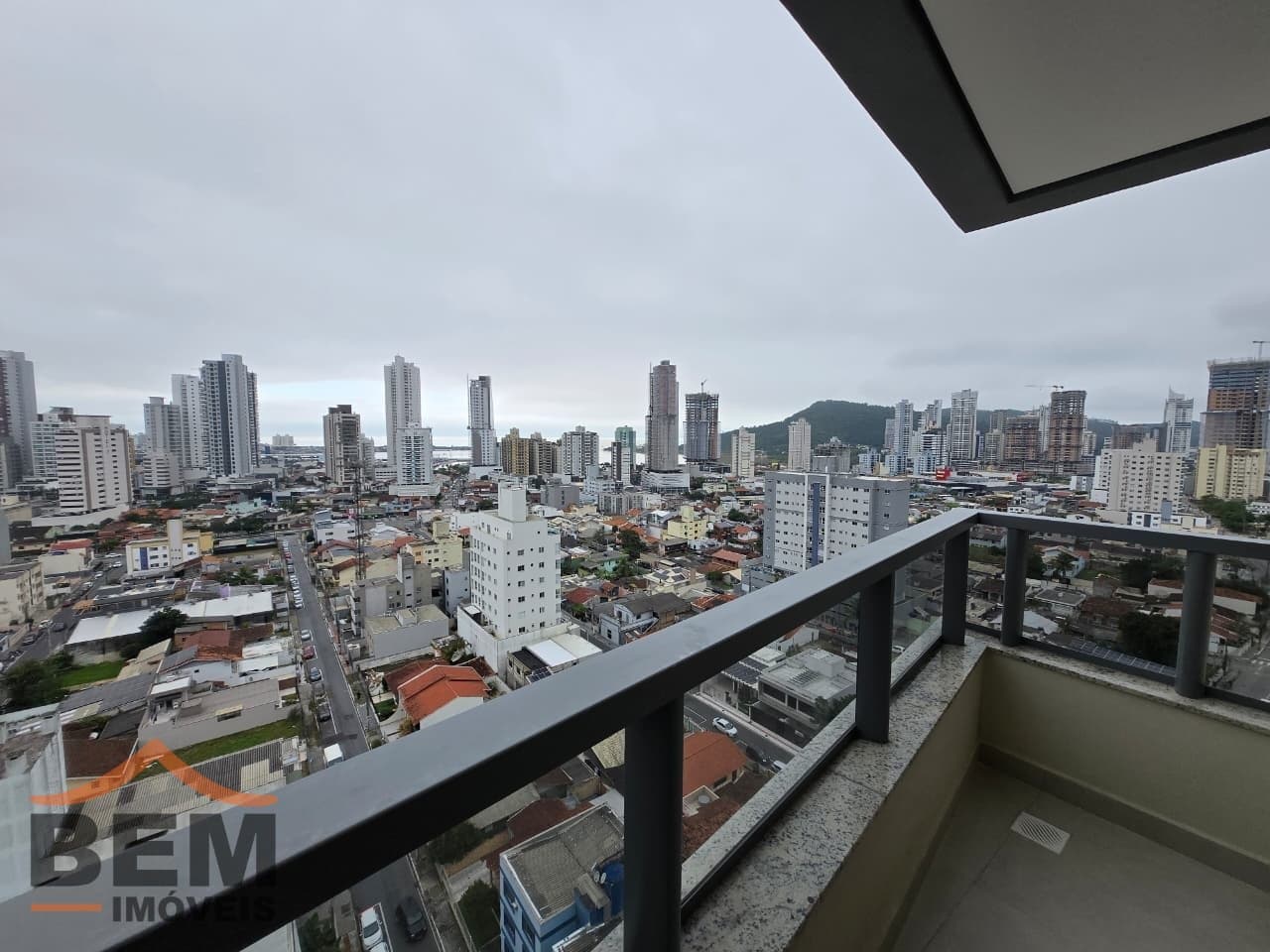 Apartamento à Venda com 2 quartos sendo 1 suíte, 1 vaga no bairro Fazenda em Itajaí/SC