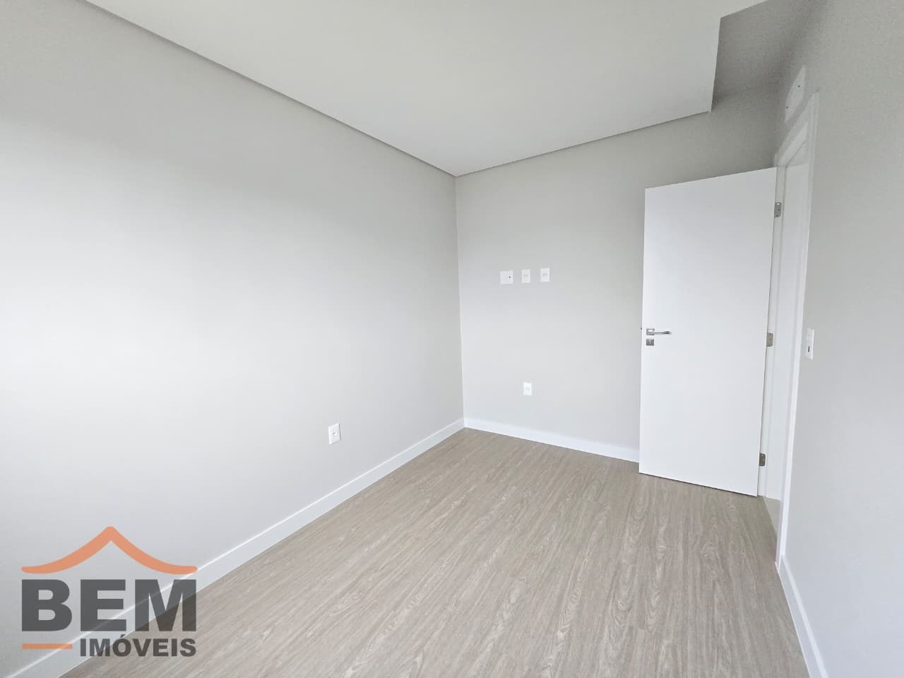 Apartamento à Venda com 2 quartos sendo 1 suíte, 1 vaga no bairro Fazenda em Itajaí/SC