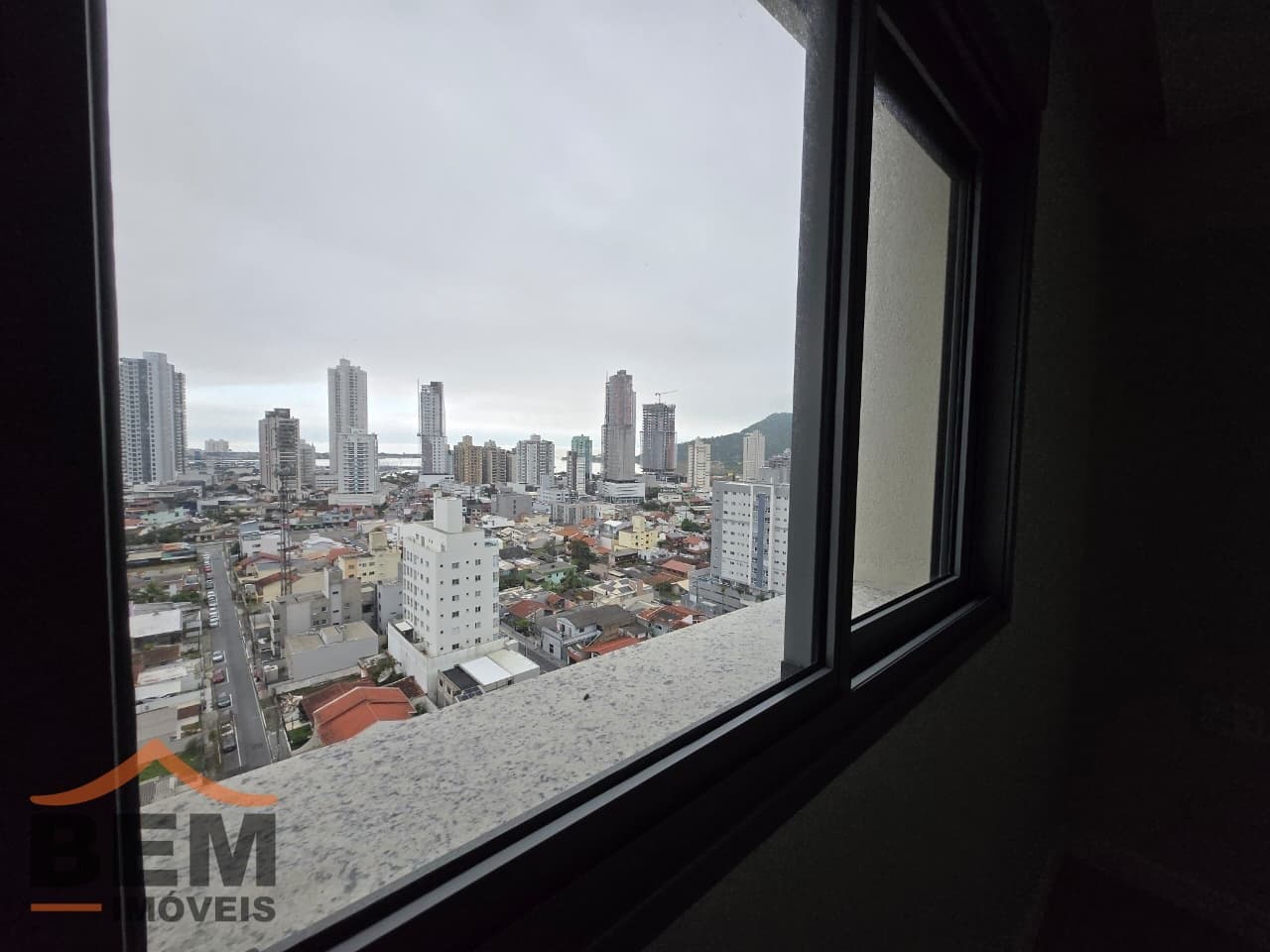 Apartamento à Venda com 2 quartos sendo 1 suíte, 1 vaga no bairro Fazenda em Itajaí/SC