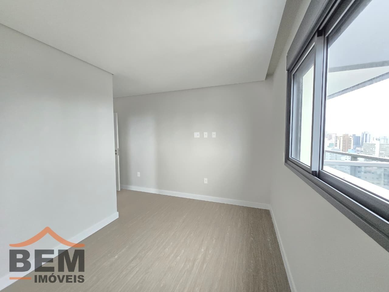 Apartamento à Venda com 2 quartos sendo 1 suíte, 1 vaga no bairro Fazenda em Itajaí/SC