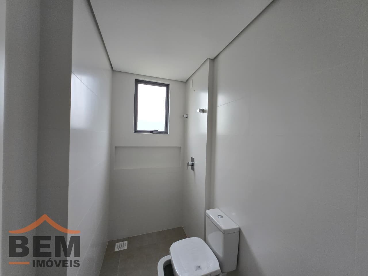 Apartamento à Venda com 2 quartos sendo 1 suíte, 1 vaga no bairro Fazenda em Itajaí/SC
