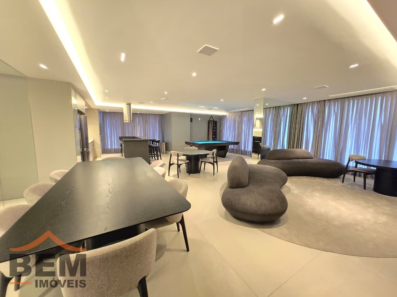 Apartamento à Venda com 2 quartos sendo 1 suíte, 1 vaga no bairro Fazenda em Itajaí/SC