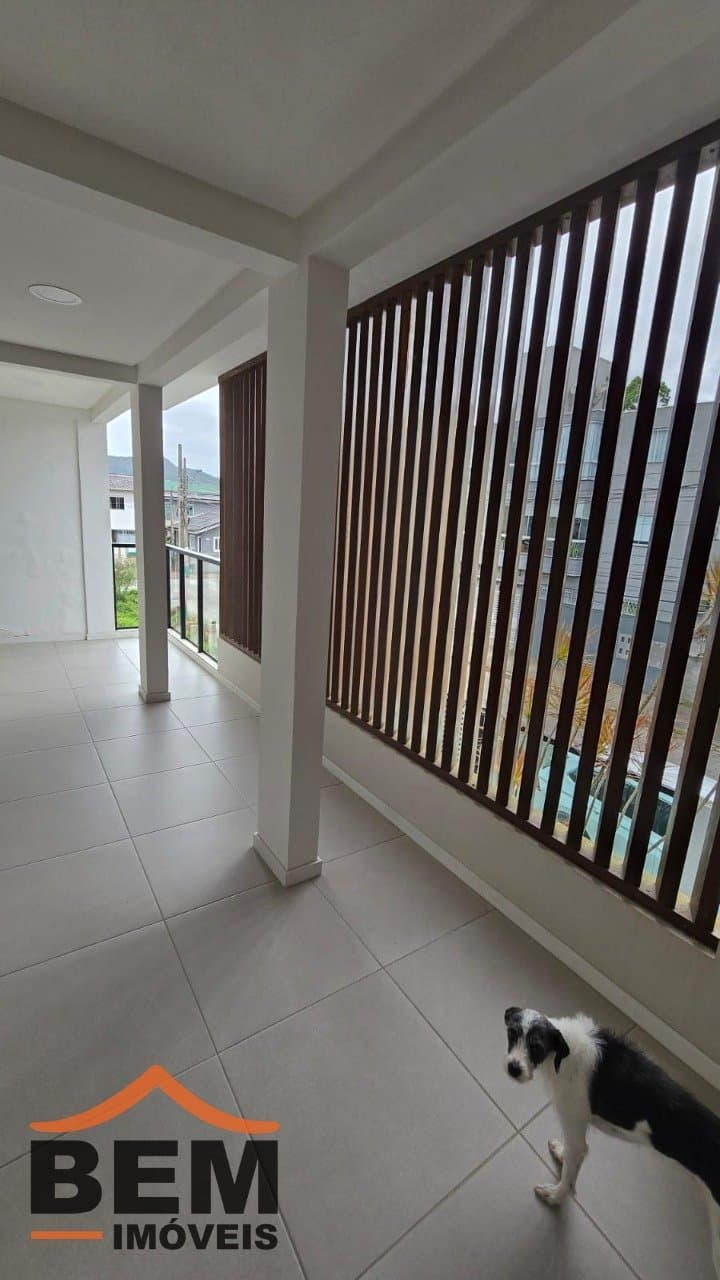 Casa à Venda com 3 quartos sendo 3 suítes no bairro Lídia Duarte em Camboriú/SC