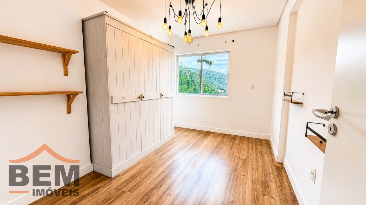 Apartamento à Venda com 2 quartos sendo 2 suítes, 1 vaga no bairro Ressacada em Itajaí/SC