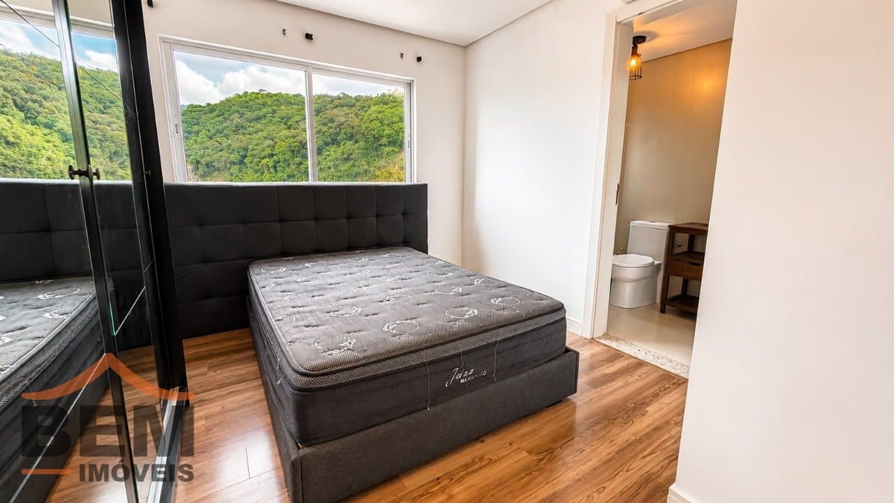Apartamento à Venda com 2 quartos sendo 2 suítes, 1 vaga no bairro Ressacada em Itajaí/SC